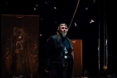 Театр «АХЕ» представит цикл спектаклей «Между двумя» в Санкт-Петербурге