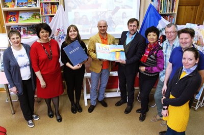 Книга «Байкал — вокруг света» вернулась из кругосветного путешествия в Иркутск